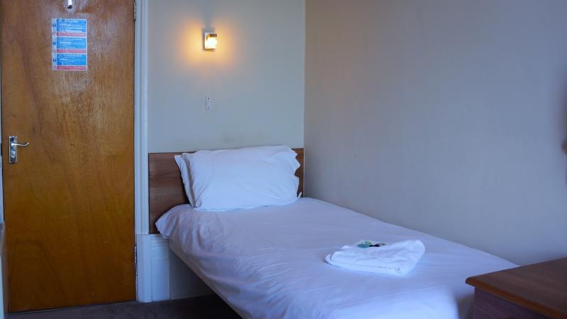 标准单人间, The Oban