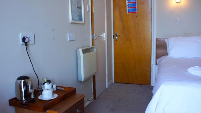 标准单人间, The Oban