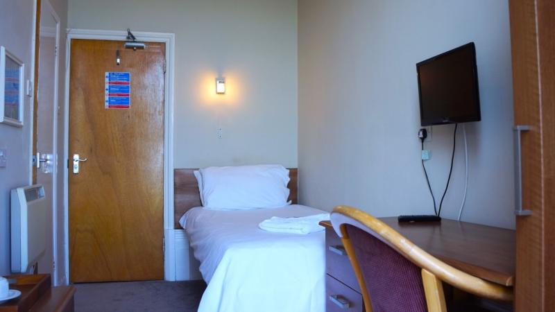 标准单人间, The Oban