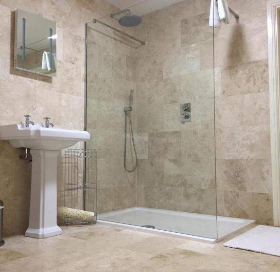 סוויטה דלוקס, Wrangham House