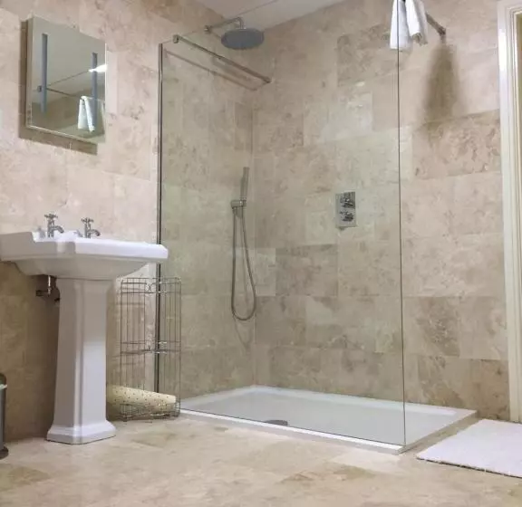 Deluxe-sviitti, Wrangham House