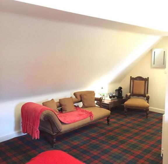 מיטת קינג בסוויטה, Wrangham House