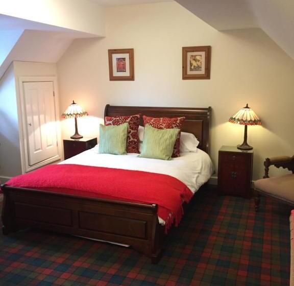 מיטת קינג בסוויטה, Wrangham House