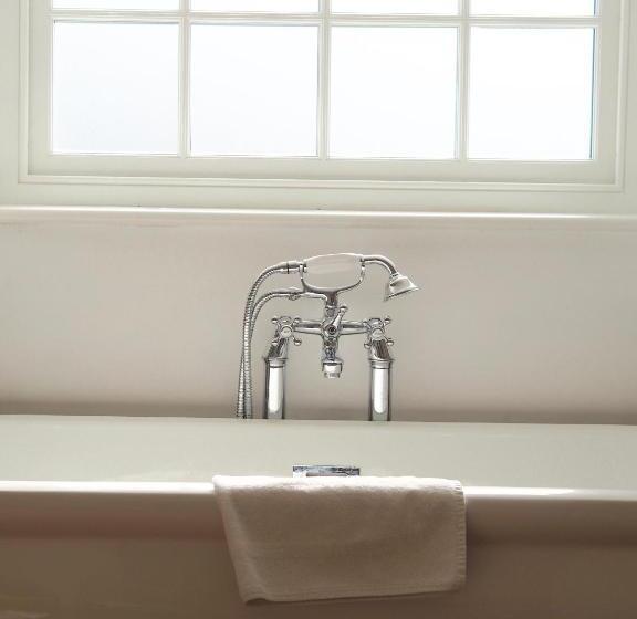 מיטת קינג בסוויטה, Wrangham House