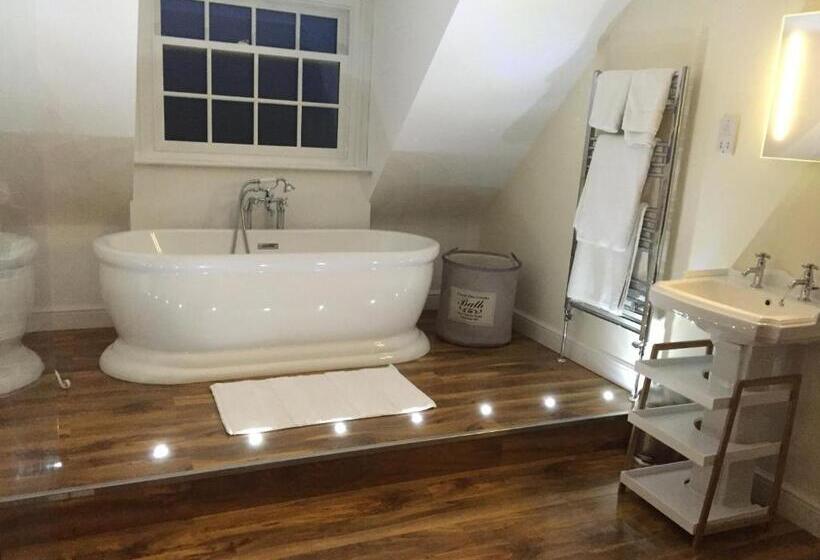 מיטת קינג בסוויטה, Wrangham House