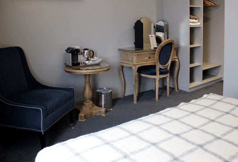 חדר דלוקס, Blue Boar