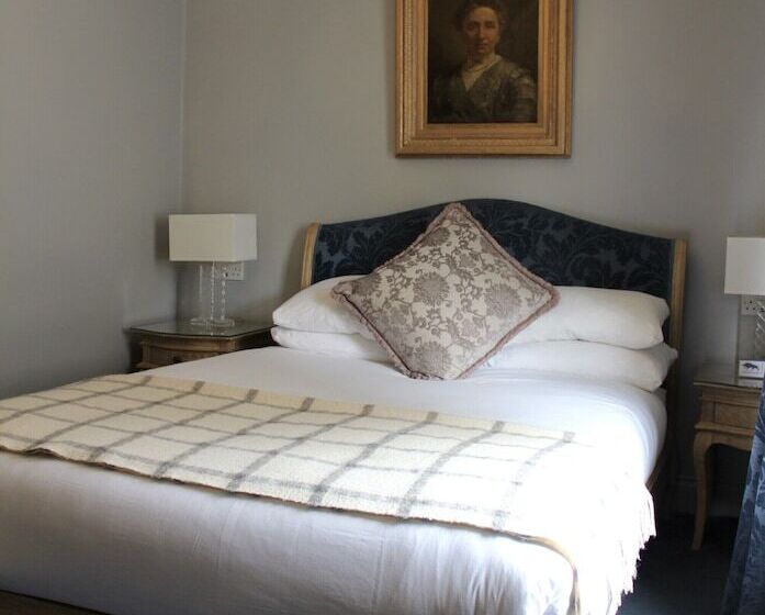 חדר דלוקס, Blue Boar