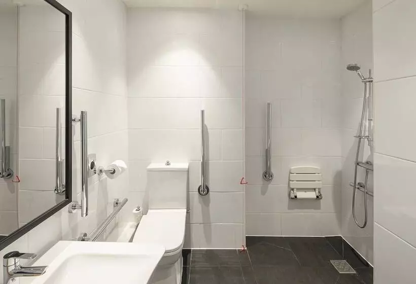 اتاق استاندارد برای معلولان, Crowne Plaza Plymouth, An Ihg