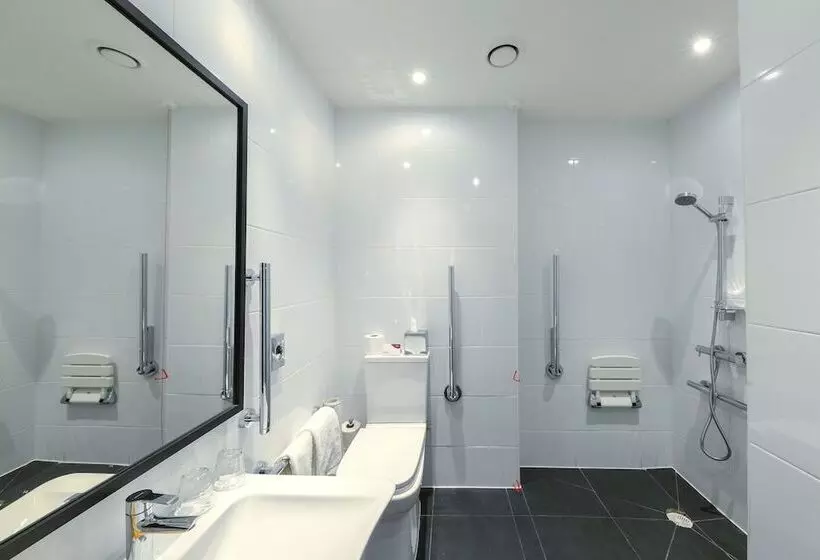 اتاق استاندارد برای معلولان, Crowne Plaza Plymouth, An Ihg