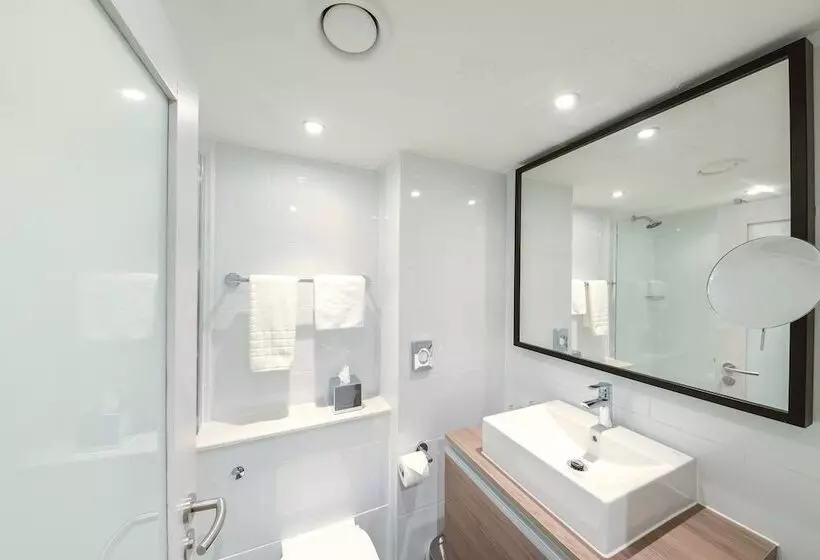 اتاق پرمیوم با چشم‌انداز دریا, Crowne Plaza Plymouth, An Ihg
