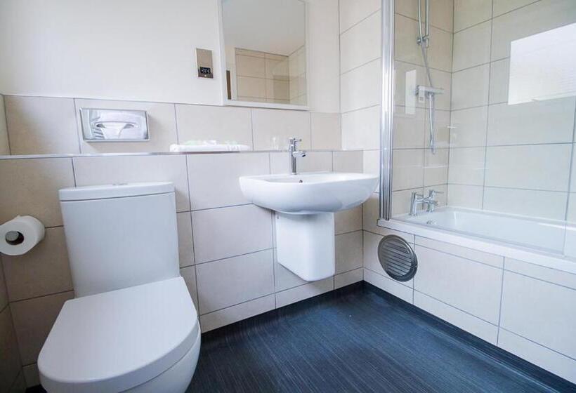 غرفة عائلية, Dalmeny