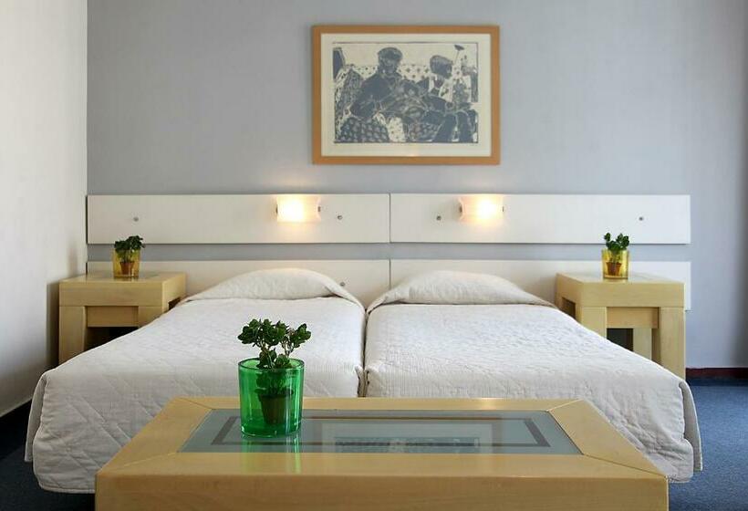 Номер Стандарт Трехместный, Dorian Inn Sure Hotel Collection By Best Western