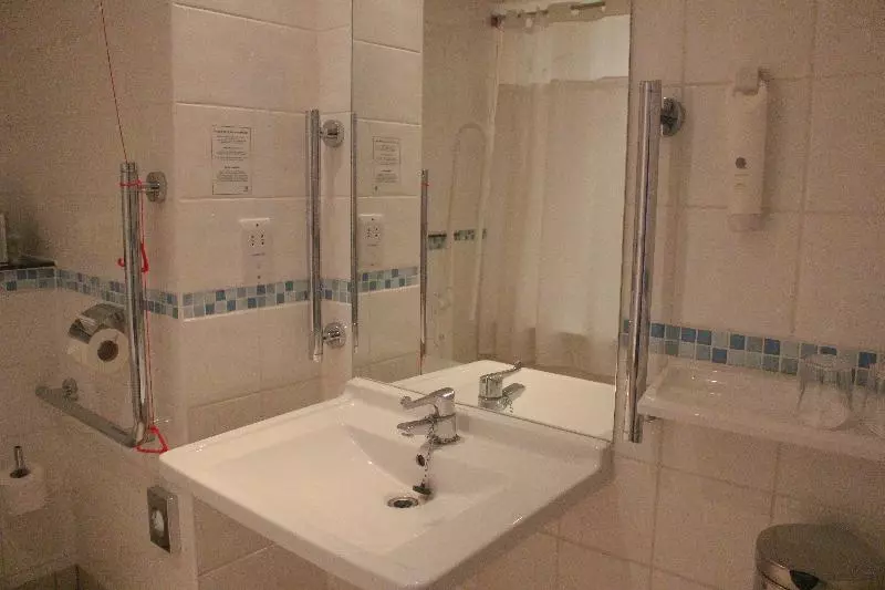 身障者適用スタンダードルーム, Holiday Inn Taunton M5, Jct25, An Ihg
