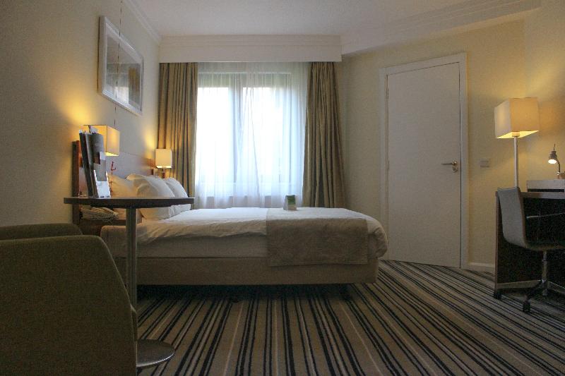 חדר סטנדרט מותאם לאדם עם מוגבלויות, Holiday Inn Taunton M5, Jct25, An Ihg