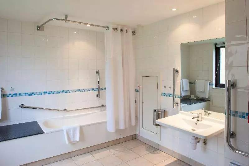 身障者適用スタンダードルーム, Holiday Inn Taunton M5, Jct25, An Ihg