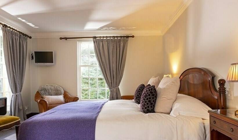 اتاق استاندارد, Knipoch House