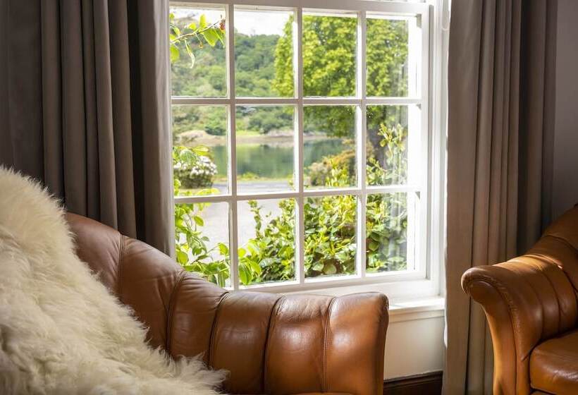 اتاق استاندارد, Knipoch House