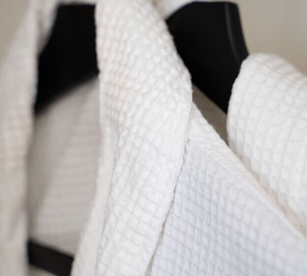 اتاق لوکس, Knipoch House