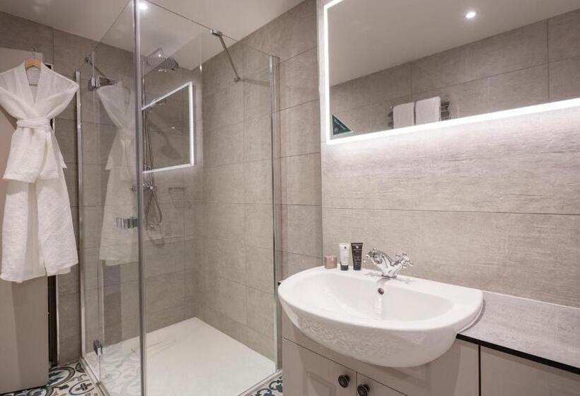 سوییت جونیور با چشمانداز دریا, Knipoch House