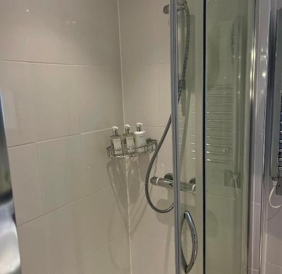 小室, Lugger Hotel ‘a Bespoke Hotel’