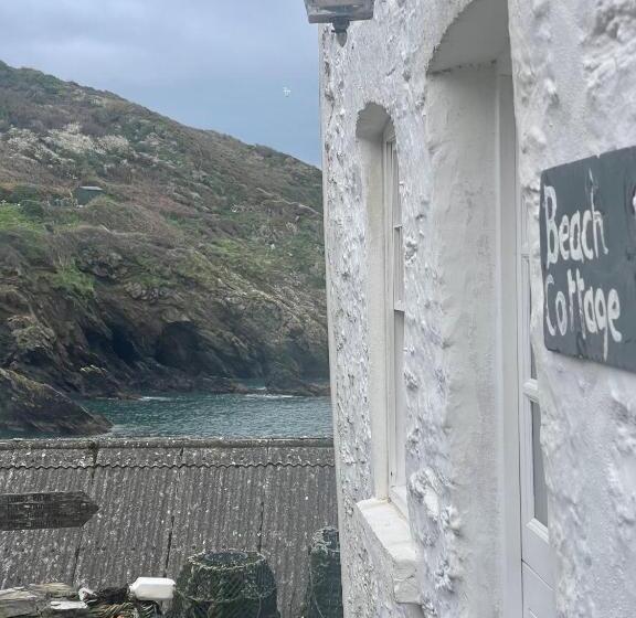 小室, Lugger Hotel ‘a Bespoke Hotel’