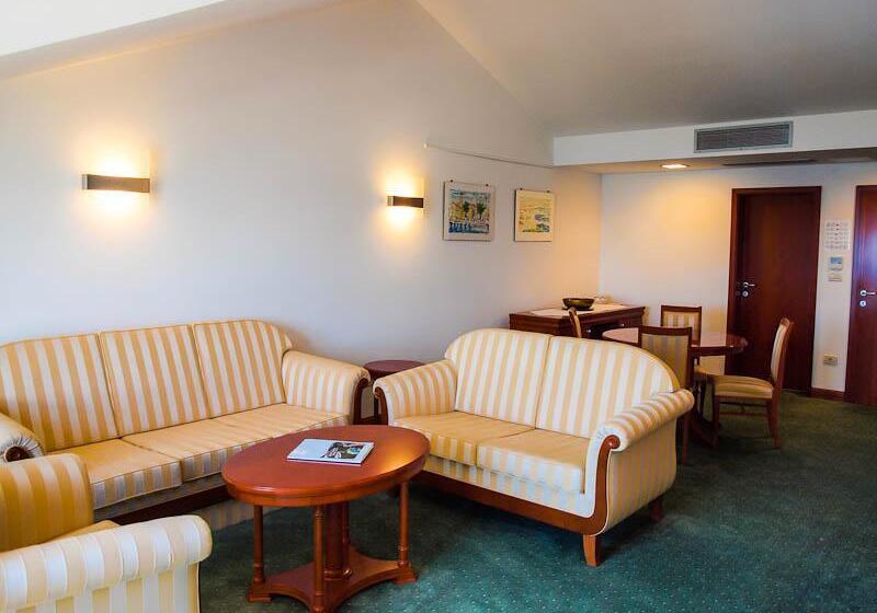 Полулюкс, Lugger Hotel ‘a Bespoke Hotel’