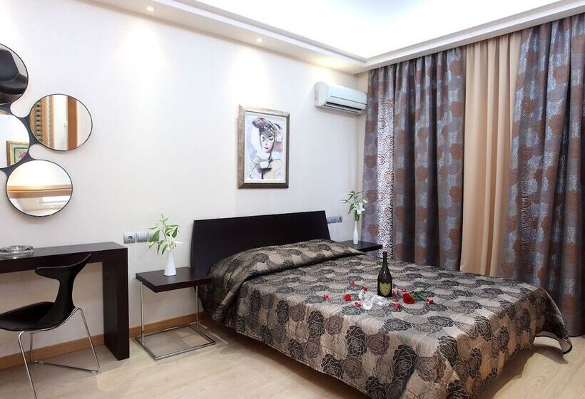 바다 전망 스위트, Messinian Bay