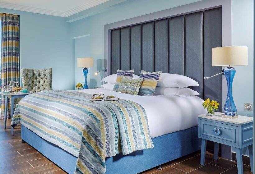 اتاق اجرایی, The Eliott