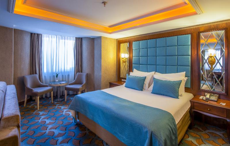 اتاق اجرایی, The Eliott