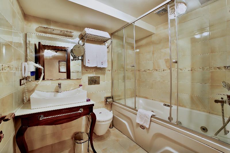 اتاق اجرایی, The Eliott