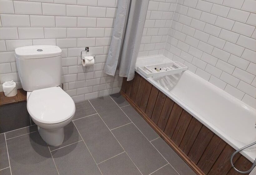 סוויטה, Best Western Red Lion