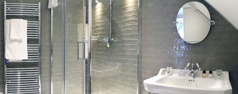 סוויטה, Best Western Red Lion