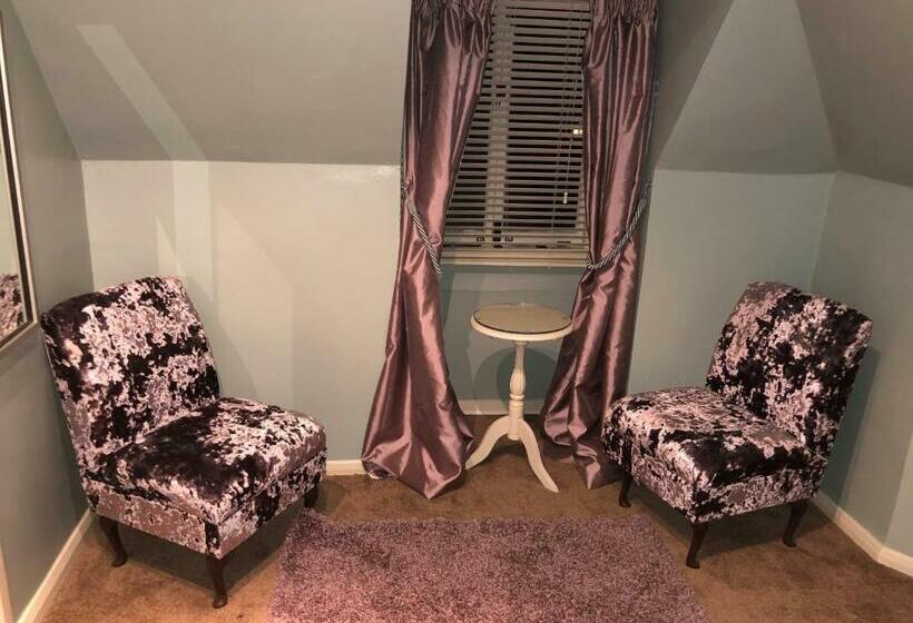 エコノミールーム, Satis House