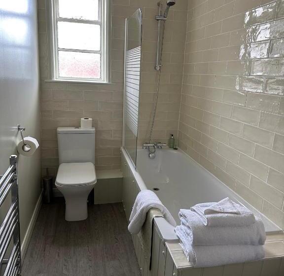 스탠다드 룸, The Goddard Arms