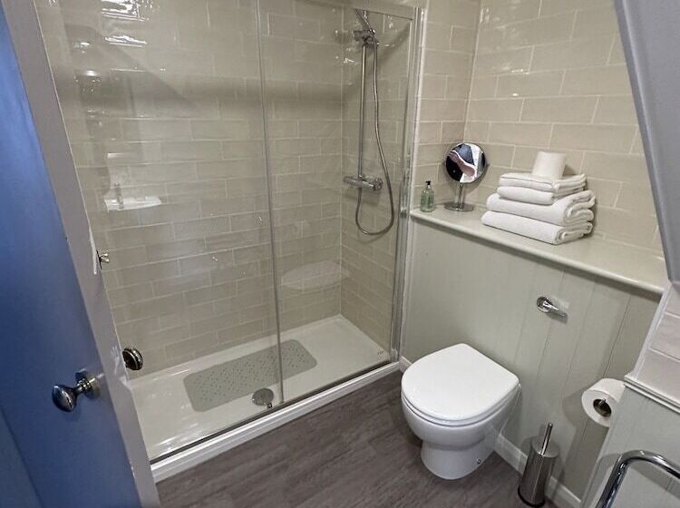 스탠다드 룸, The Goddard Arms