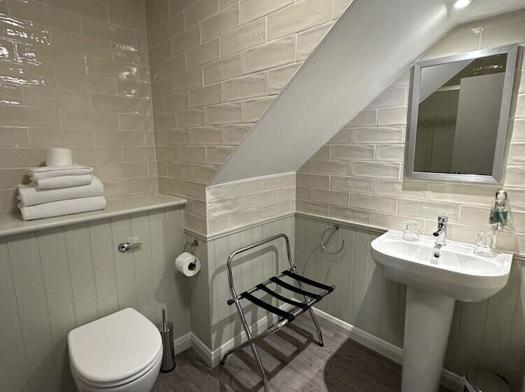 스탠다드 룸, The Goddard Arms