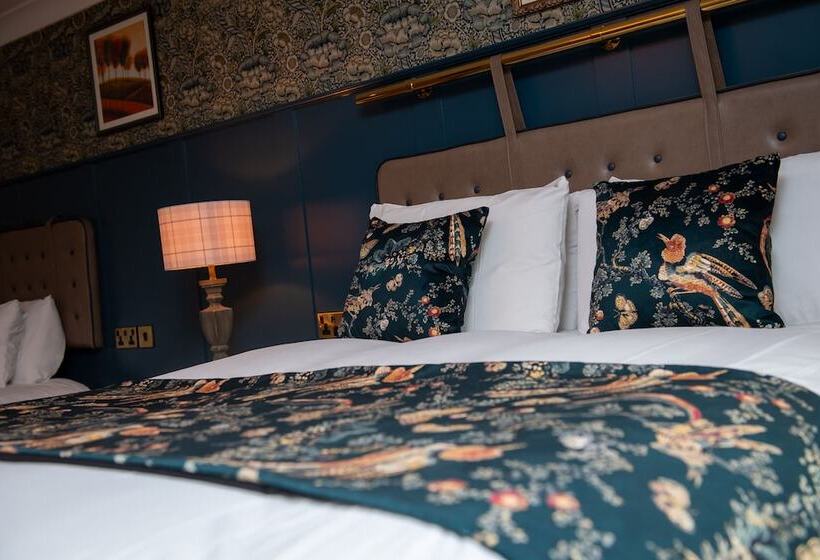 غرفة عائلية, The Red Lion Inn By Chef & Brewer Collection