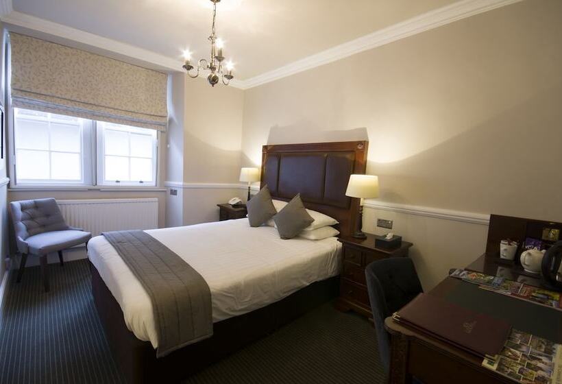 חדר קלאסי, The Snooty Fox