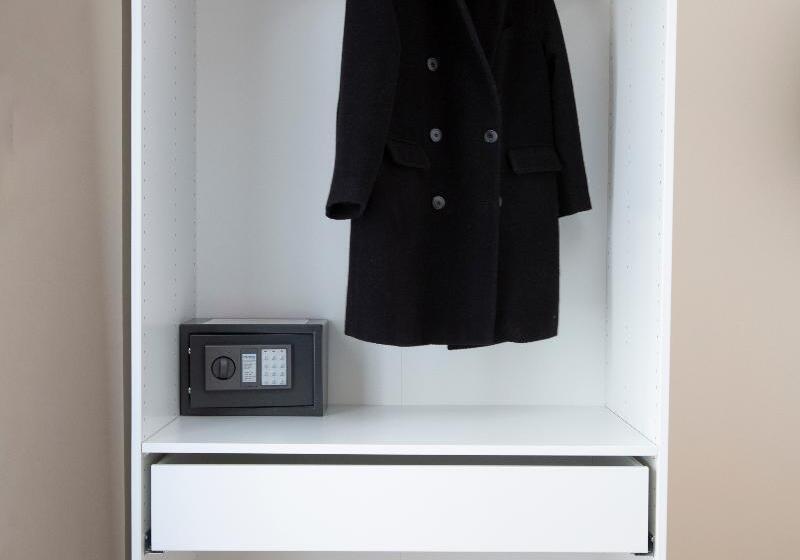 غرفة قياسية رباعية, Abc