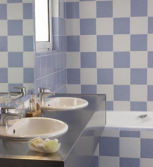 سوییت جونیور, Akti