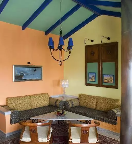 Junior Suite, Akti