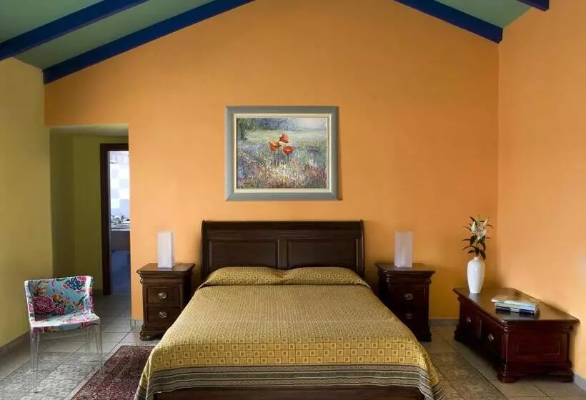 Junior Suite, Akti