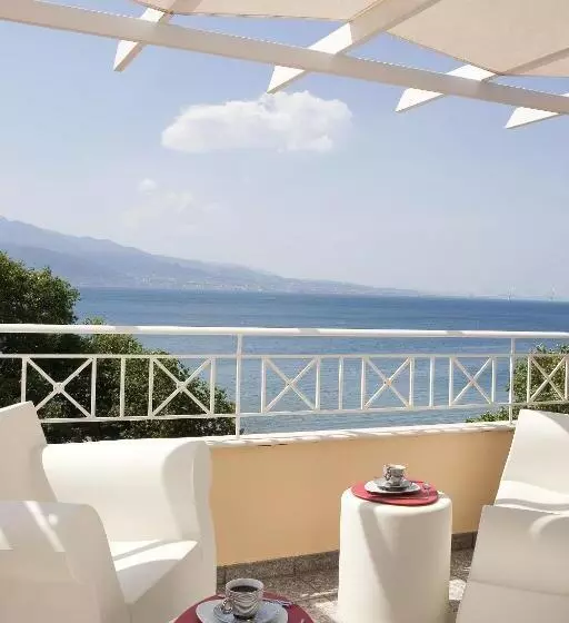 Junior Suite Vue Mer, Akti