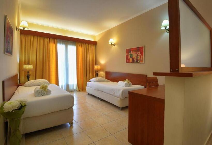 غرفة عائلية مطلّة علي حمام السباحة, Ariti Grand