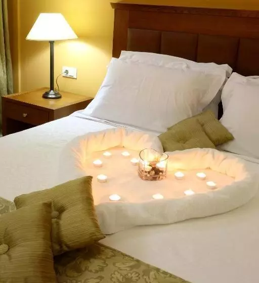 Suite with lake view, Ariti Grand