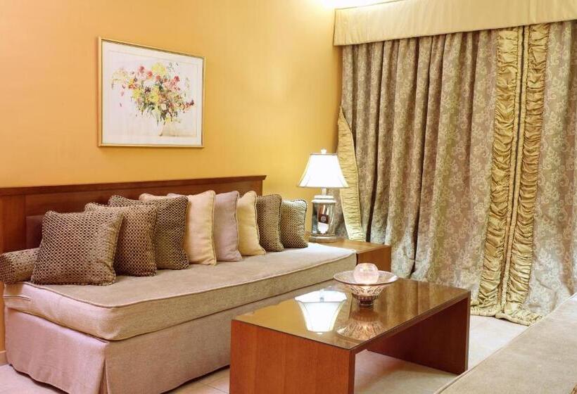 جناح مطل على البحيرة, Ariti Grand