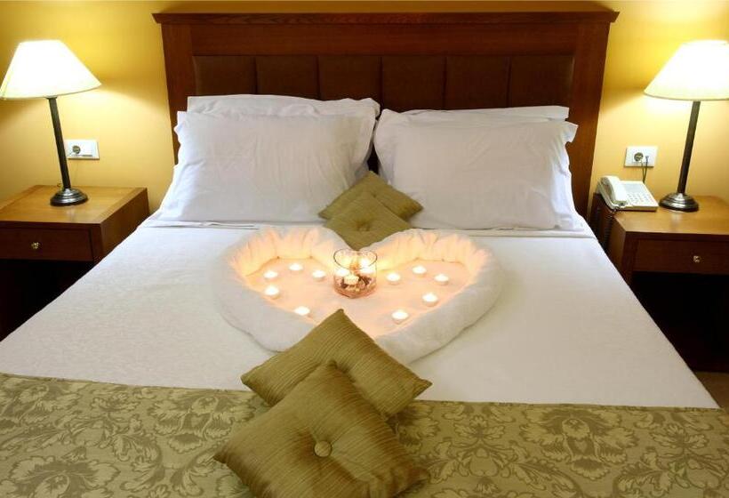 Suite with lake view, Ariti Grand