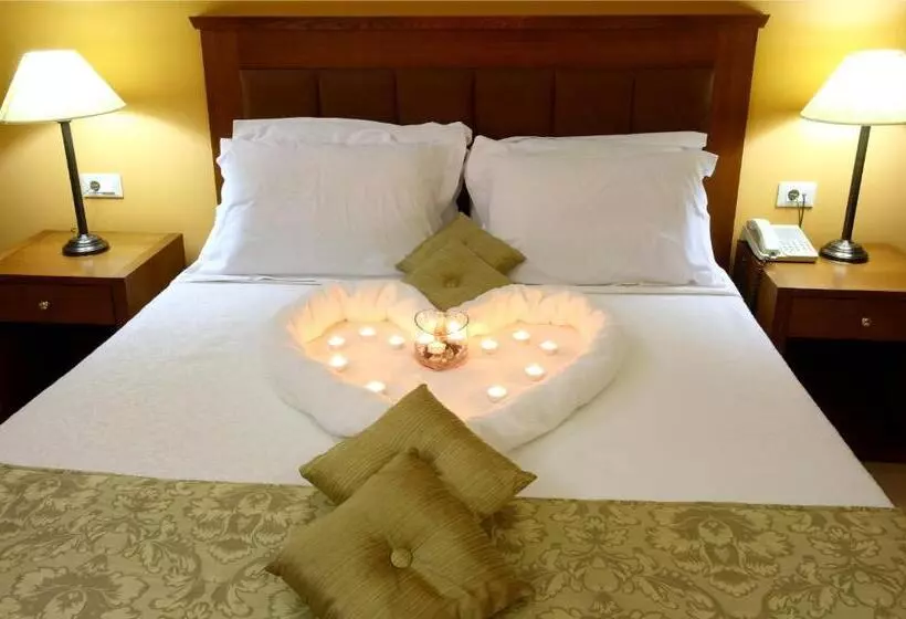 Suite with lake view, Ariti Grand