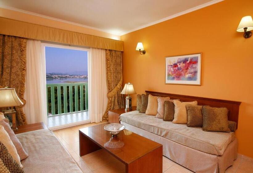 Suite with lake view, Ariti Grand