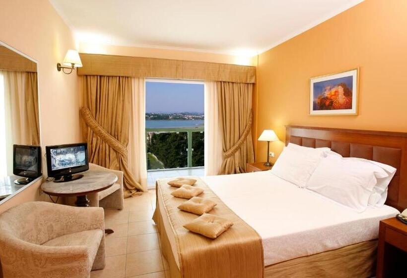 Suite with lake view, Ariti Grand